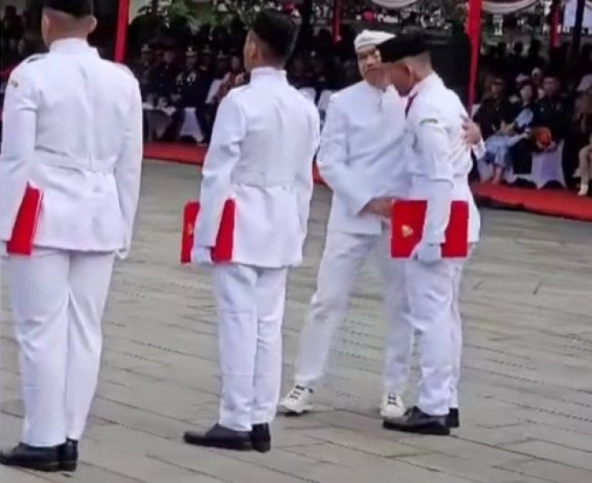 Sebanyak 273 pelajar bermasalah telah menjalani program barak militer selama 18 hari. [Instagram]