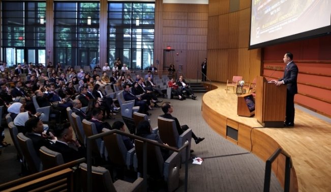 Menko AHY saat hadir sebagai pembicara utama dalam forum Southeast Asia Summit on Prosperity and Sustainability yang diselenggarakan di Universitas Stanford, Amerika Serikat. [Dok]