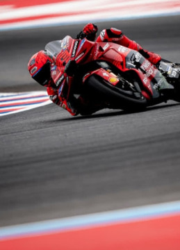 Marc Marquez sejauh ini belum mampu menaklukan Sirkuit Silverstone. Seri balapan kali ini menjadi pembuktian bagi Marquez untuk mempertahankan posisinya di puncak klasemen. [Instagram]