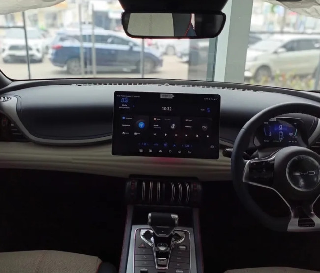 Penampakan interior BYD Atto 3 yang bakal meluncur di Indonesia. [Instagram]
