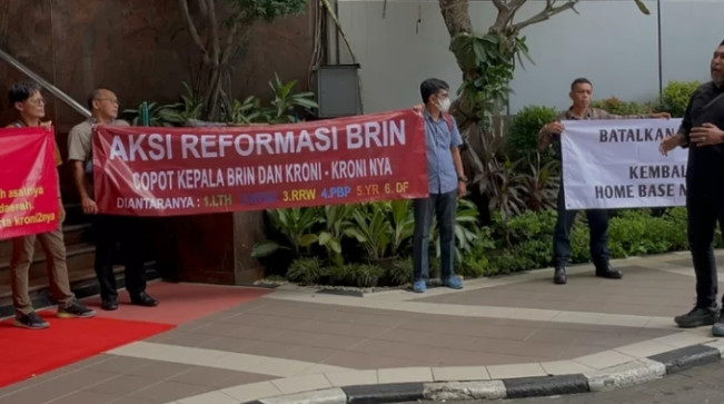 ASN BRIN Gelar Demo di Depan Kantor, Tuntut Pimpinan Dicopot!