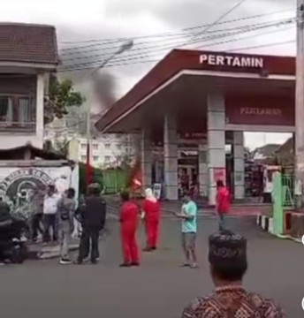 Mengerikan! SPBU Gedong Tengen Yogyakarta Terbakar Disertai Ledakan