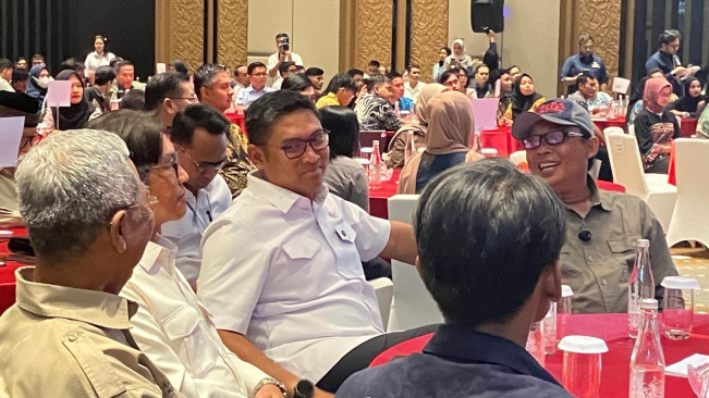 Tampak hadir dalam acara Public Hearing, Wakil Menteri Pertanian (Wamentan) Sudaryono. [FT News]