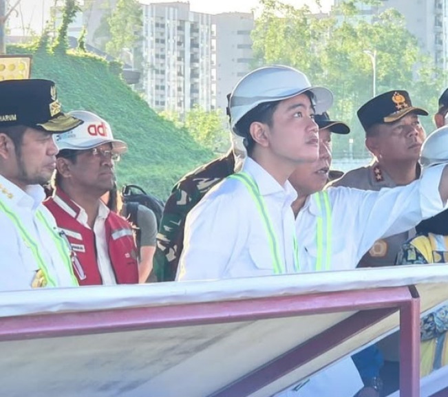 Wakil Presiden Gibran Rakabuming saat meninjau sejumlah proyek pembangunan infrastruktur di IKN. [Instagram]