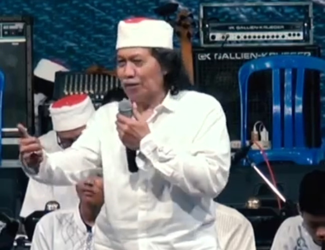 Kondisi Emha Ainun Nadjib kini mulai stabil dan selalu bergembira. [Instagram]