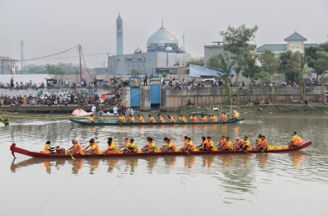 Peh Chun atau bermakna mendayung perahu naga memiliki sejarah yang merujuk pada kisah Qu Yuan, seorang pejabat yang jujur dan setia. [Instagram]