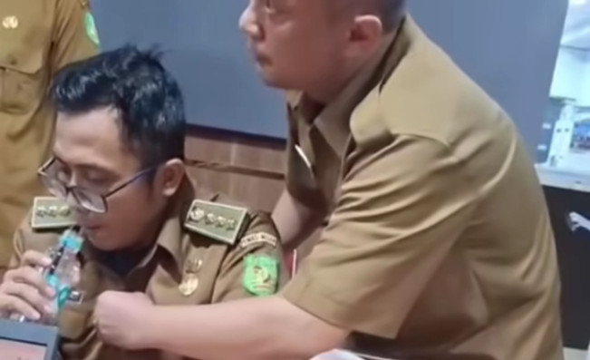 Momen Camat Medan Barat, Hendra Syahputra alami sesak nafas saat jalani pemeriksaan Inspektorat. [Instagram]
