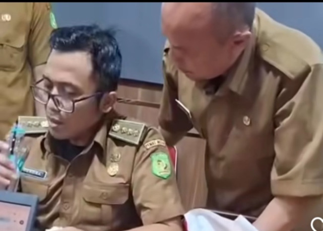 Penampakan Camat Medan Barat, Hendra Syahputra alami sesak nafas saat diperiksa Inspektorat. [Instagram]