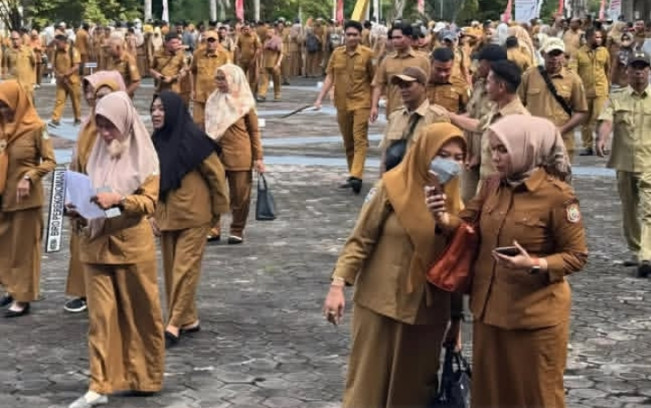 Ilustrasi para Aparatur Sipil Negara (ASN) bakal terima gaji ke-13 awal Juni 2025. [Instagram]