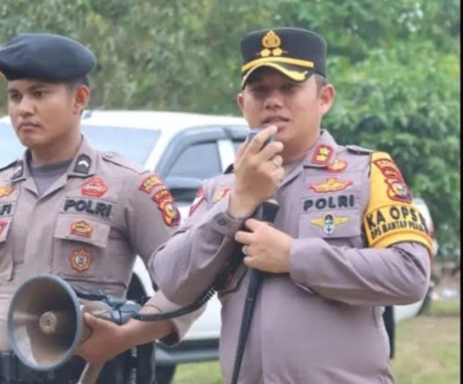 Kapolres Pelalawan AKBP Afrizal Asri ungkap kronolis kecelakaan antara Toyota Land Cruiser dan Ambulans. [Instagram]