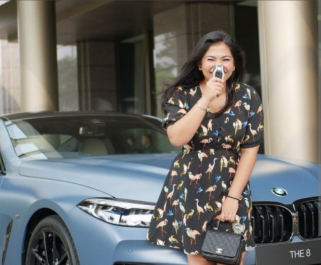 Liana Saputri pemilim mobil mewah BMW M850i xDrive First Edition. [Instagram]