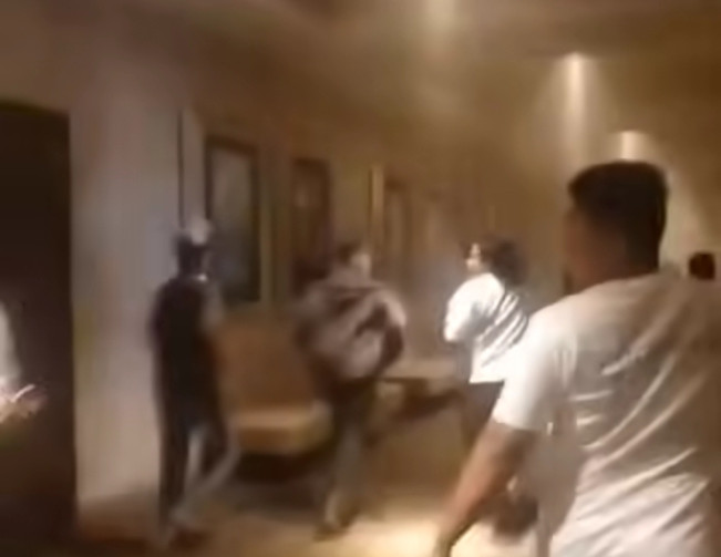 Pengunjung BigMall Samarinda panik dan berhamburan menyelamatkan diri setelah mengetahui kebakaran di sejumlah tenant.  [Instagram]