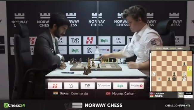 Viral! Magnus Carlsen Gebrak Meja usai Dikalahkan Pecatur Muda Gukesh