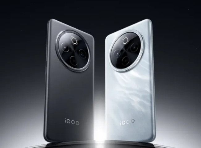 iQOO Z10 berbekal baterai monster 7300mAh yang mengusung teknologi silicon-anode. [Instagram]