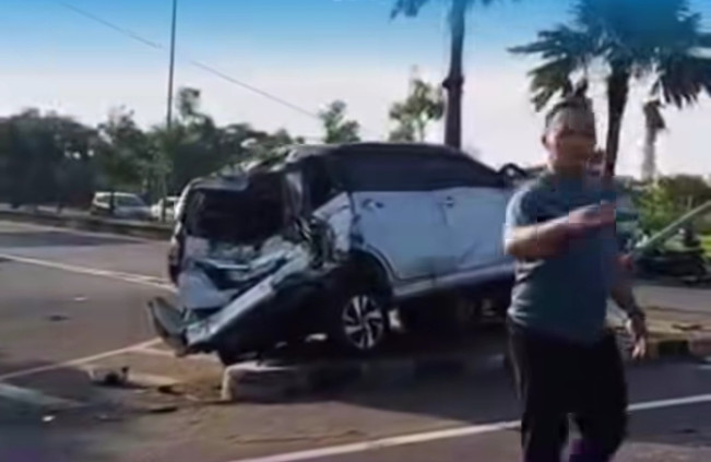 Kecelakaan yang terjadi di Exit Tol Purwodadi melibatkan sejumlah kendaraan dan menyebabkan dua orang tewas dan enam lainnya luka-luka. [Instagram] 