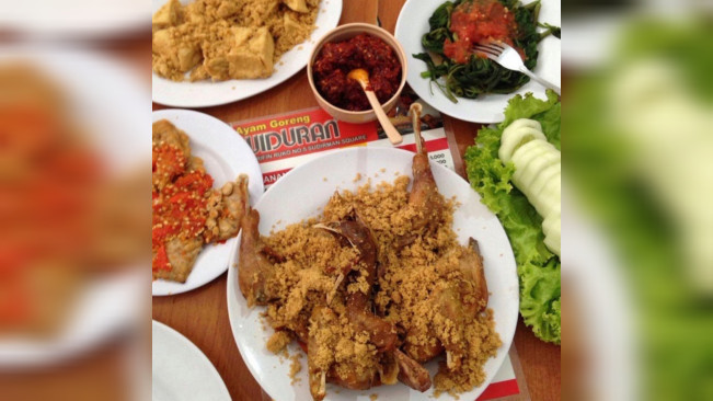 Ayam Goreng Widuran kini diizinkan buka kembali setelah sebelumnya ditutup sementara karena terungkap gunakan bahan non halal. [Instagram] 