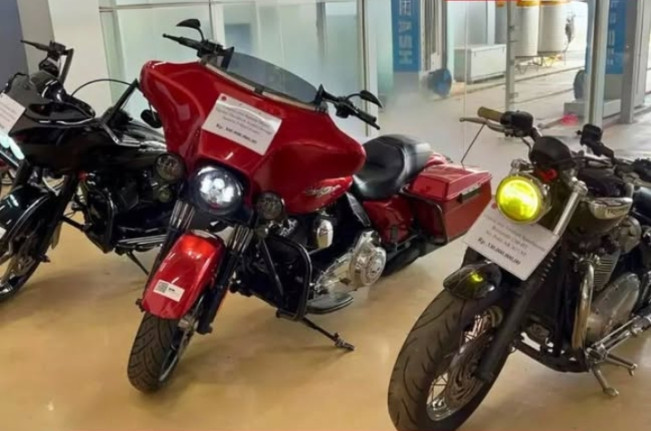 Sejumlah motor mewah yang merupakan barang rampasan dari koruptor dilelang oleh KPK. [Instagram]