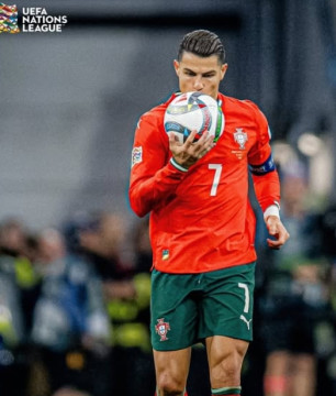 Christiano Ronaldo terpaksa ditarik keluar di penghujung babak kedua usai mengalami cedera. [Instagram]