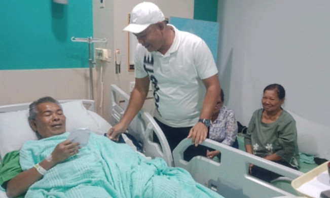Kajari dan Ketua PP Deli Jenguk Jaksa Korban Pembacokan