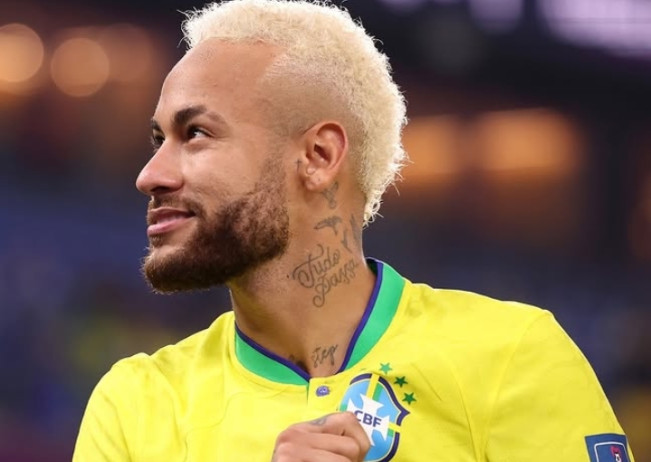 Pesepakbola Brasil Neymar Positif Covid-19