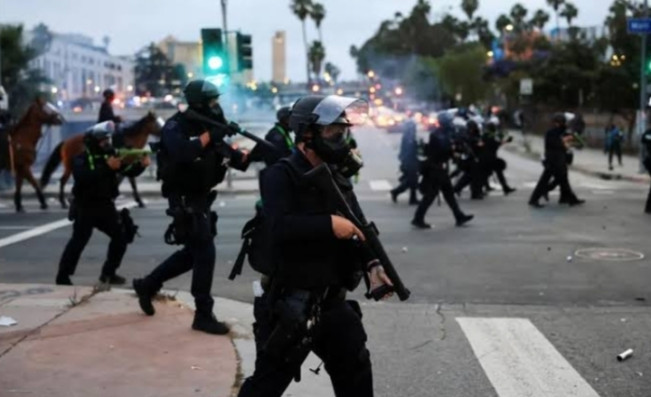 Sejumlah tentara lakukan operasi penindakan imigrasi di Los Angeles yang mengakibatkan demonstrasi besar-besaran. [Instagram]