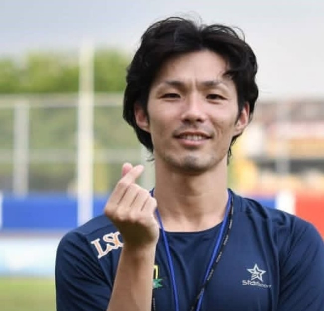 Karir kepelatihan Akira Higashiyama sudah dimulai sejak 2014 silam. [Instagram]