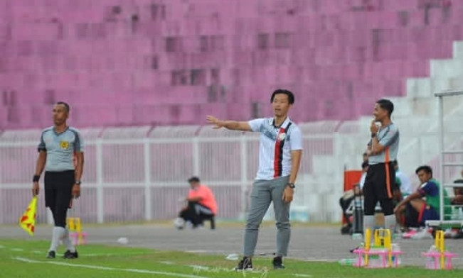 Akira Higashiyama, pelatih asal Jepang yakin Timnas Putri punya potensi besar. [Instagram]