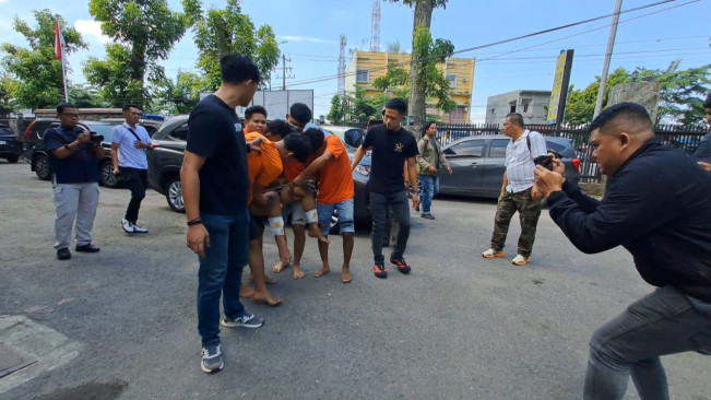 Polisi menembak salah seorang pelaku begal. [Dok Polsek Sunggal]
