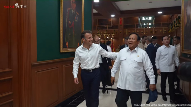 Presiden Prabowo Subianto mengajak Presiden Prancis Emmanuel Macron ke Akmil Magelang. [YouTube Sekretariat Presiden]