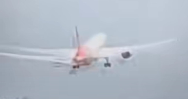 Penampakan Pesawat Air India sebelum jatuh dan meledak. [Instagram]