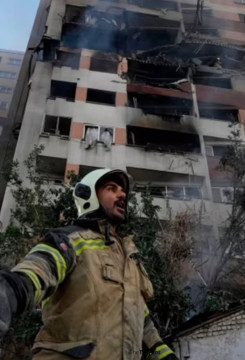 Sejumlah bangunan di Iran hancur akibat serangan Israel. [Instagram]