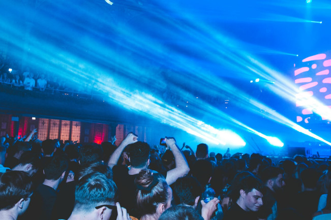 Ilustrasi tempat hiburan malam. [Pexels]