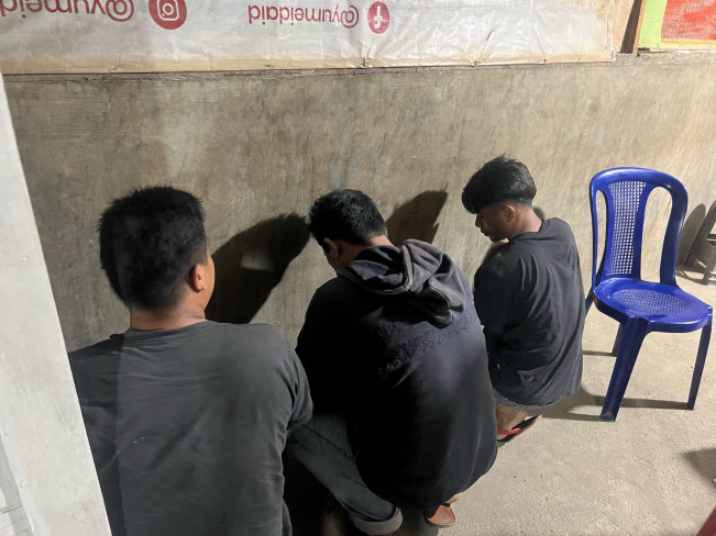 Sejumlah orang yang diamankan saat Brimob gerebek judi dan narkoba. [Dok Brimob]