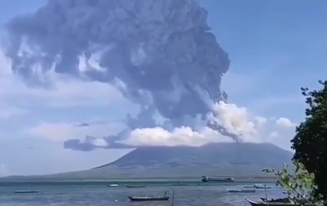 Lagi, Gunung Ile Lewotolok Erupsi Setinggi 400 Meter: Masyarakat Diminta Menjauh dalam Radius 2 KM