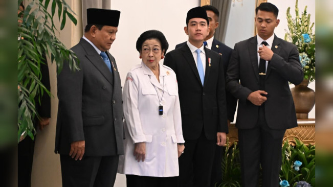 Momen Gibran Rakabuming Raka bertemu Megawati Soekarnoputri. [Instagram]