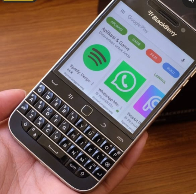 Ilustrasi BlackBerry yang bakal dirombak jadi Zinwa Q25.  [Instagram]