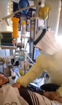 Al-Waleed alami kecelakaan mobil parah yang mengakibatkan dirinya koma selama 20 tahun. [Instagram]