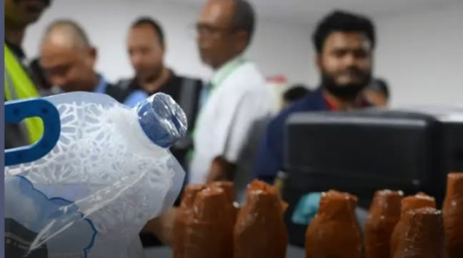 Ilustrasi penyelundupan zamzam berakibat terhadap jadwal penerbangan. [Instagram]