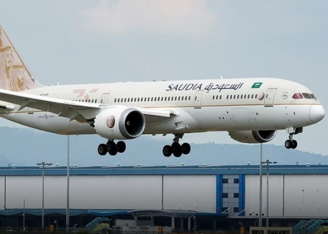 Pesawat Saudi Airlines mendarat darurat di Bandara Internasional Kualanamu setelah adanya ancaman bom. [Instagram]