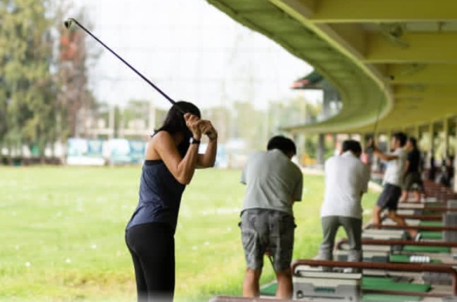 Ilustrasi larangan main Golf bagi pejabat BUMN saat jam kerja. [Instagram]