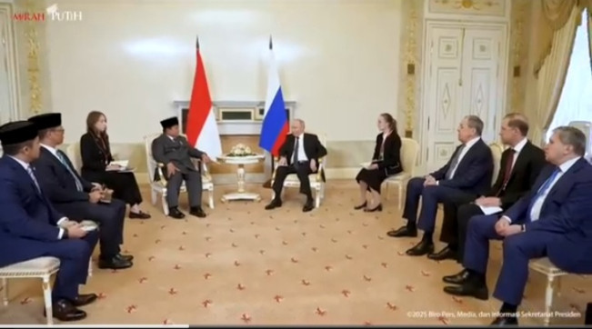 Pertemuan Presiden RI dan Presiden Rusia Vladimir Putin di Istana Konstantinovsky, St. Petersburg. [YouTube Sekretariat Presiden]