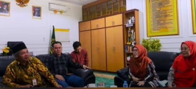 Kepala Kantor Kementerian Agama (Kemenag) Kabupaten Tegal, HM Aqsho saat melakukan mitigasi ke MAN 1 Tegal. [Instagram]