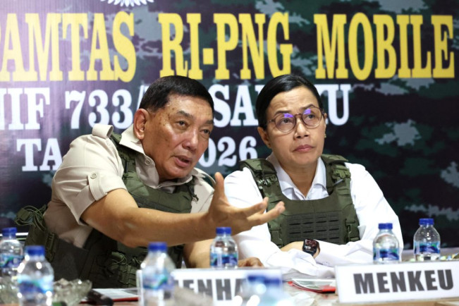 Menhan dan Menkeu memakai rompi anti peluru. [Dok Kemenhan]