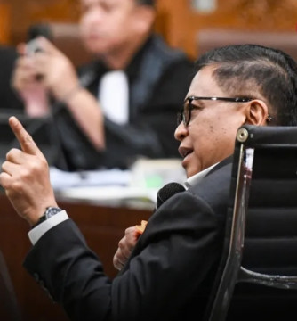 Sekjen PDIP Hasto Kristiyanto saat menjalani sidang. [Instagram]