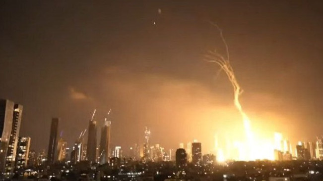 Iran Bombardir Pangkalan Militer Israel di Tel Aviv, Berapa Jatuh Korban?