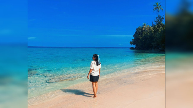Menikmati keindahan pantai di Pulau Banyak. [Instagram Pulaubanyaktrip]
