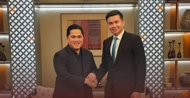Direktur Utama Garuda Indonesia Wamildan Tsani Panjaitan bersama Menteri BUMN Erick Thohir. [Instagram]