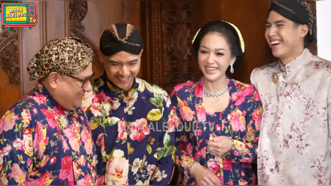 Maia Estianty tampil memukau saat acara siraman pernikahan Al Ghazali. [Youtube Maia Al Ael Dul TV]