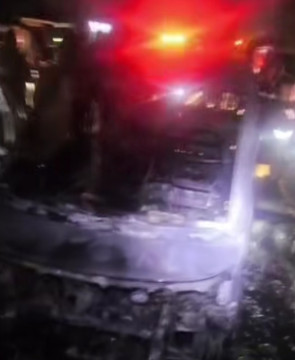 Kerangka Mobil Wuling Air EV usai terbakar hebat di Bandung. [Instagram]