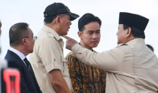 Presiden RI Prabowo saat berbincang dengan Wakilnya Gibran Rakabuming Raka. [Instagram]